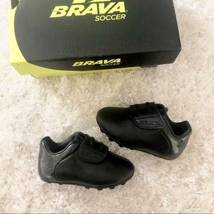 NIB toddler soccer cleats, size 6